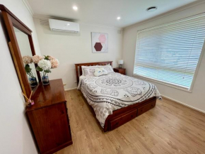 Cosy 3 bedroom family home near beach and shops